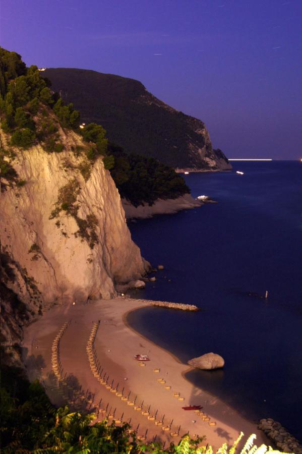 Affittacamere Caletta Del Conero Numana Exteriér fotografie